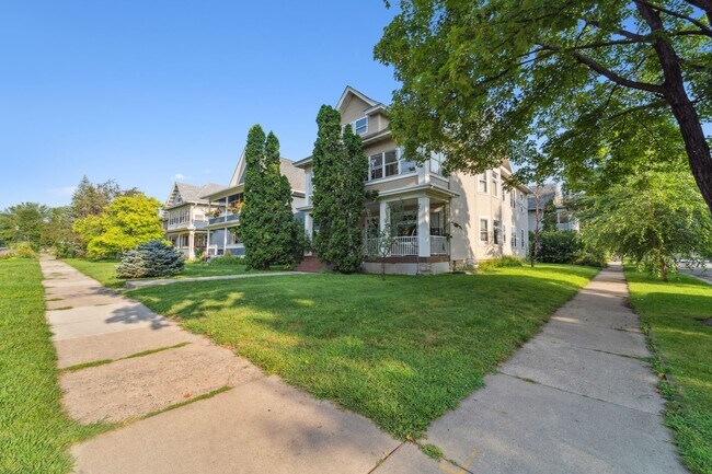 Foto del edificio - 1223 Dayton Ave