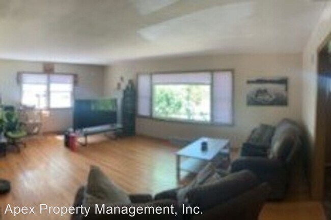 Building Photo - 3 br, 1.5 bath House - 5732 Portage Rd.