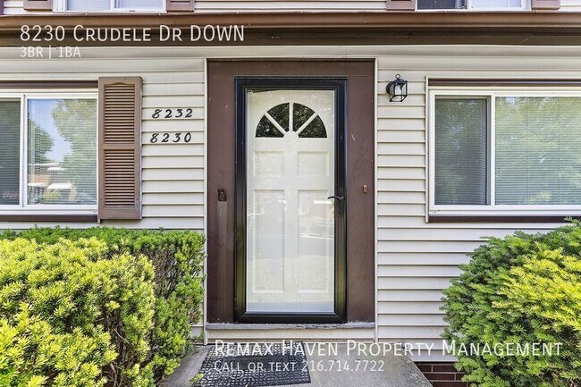 Foto del edificio - 8230 Crudele Dr DN, Garfield Heights -Spac...