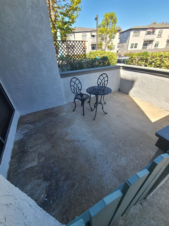 Foto del edificio - Spacious and remodeled 2 Bed 2.5 baths in ...