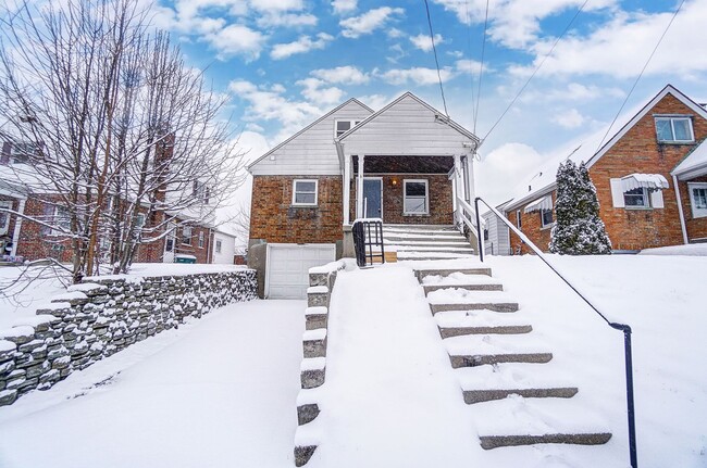 Building Photo - Four Bedroom Available!