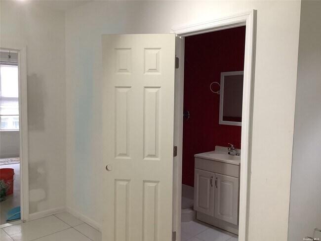 Foto del edificio - 91-08 Liberty Ave