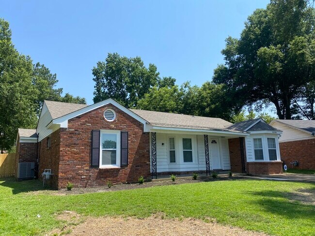Building Photo - FIRST MONTHS RENT FREE!