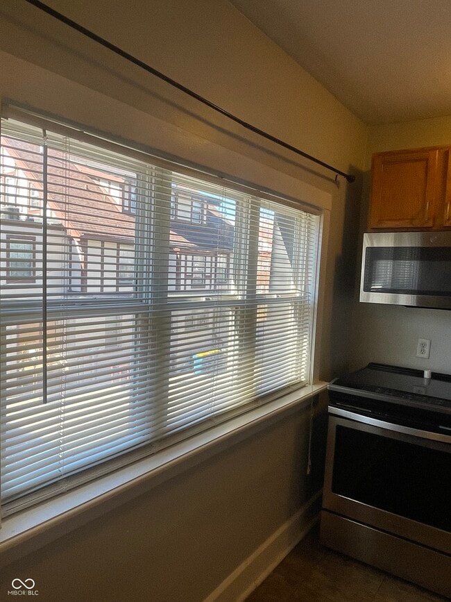 Building Photo - 115 E 36th St