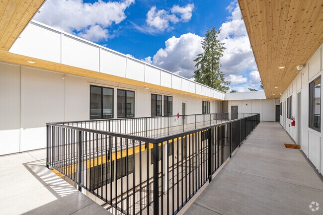 Pasarela - Lincoln Street Apartments