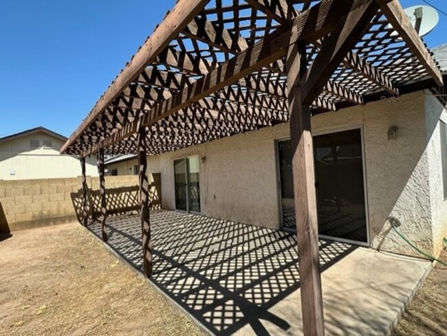 Building Photo - Great Tempe Location with freeway access t...