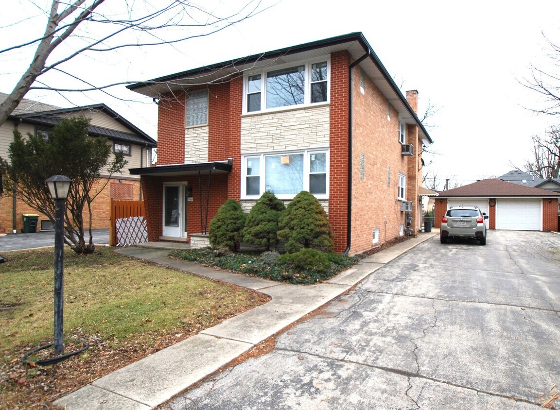 7805 Cronin Ave Unit 2, Justice, IL 60458 Condo for Rent in Justice