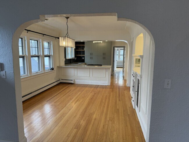 Building Photo - 2031-33 E Marion Street