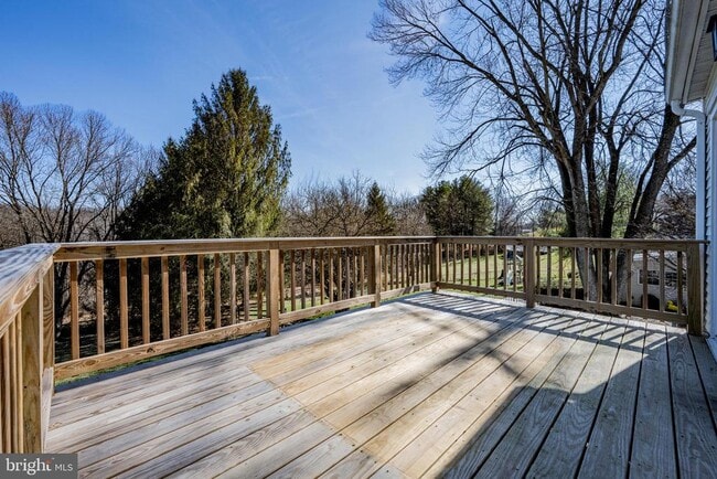 Building Photo - 2402 Raintree Ave