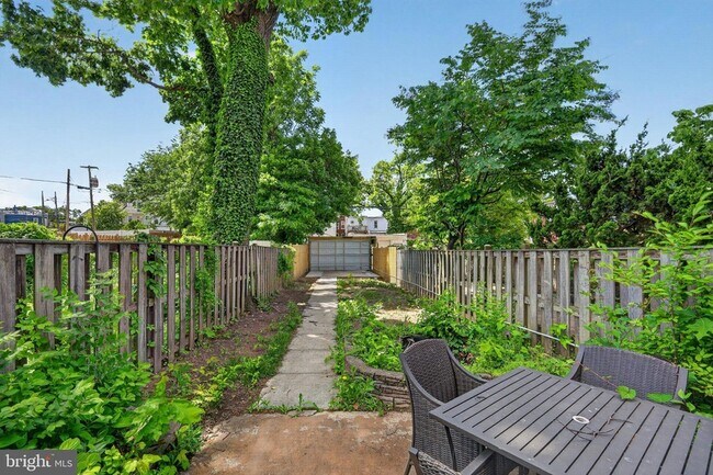 Foto del edificio - 928 Ingraham St NW