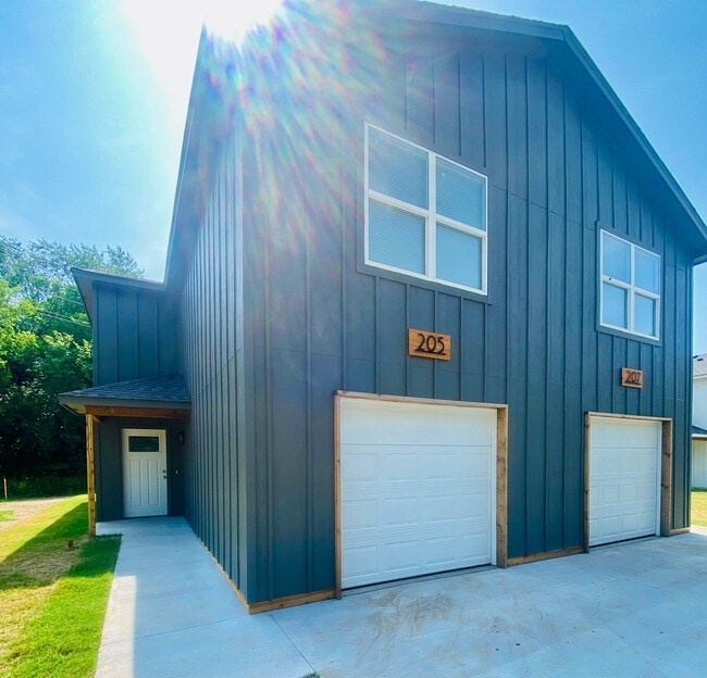 Building Photo - 205 S Fairland Ave