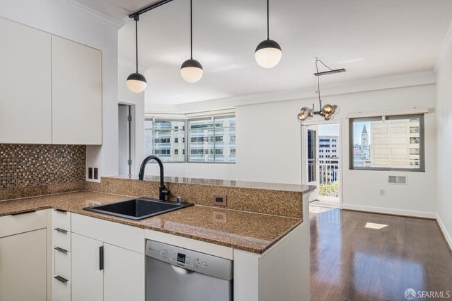 Building Photo - 246 2nd St