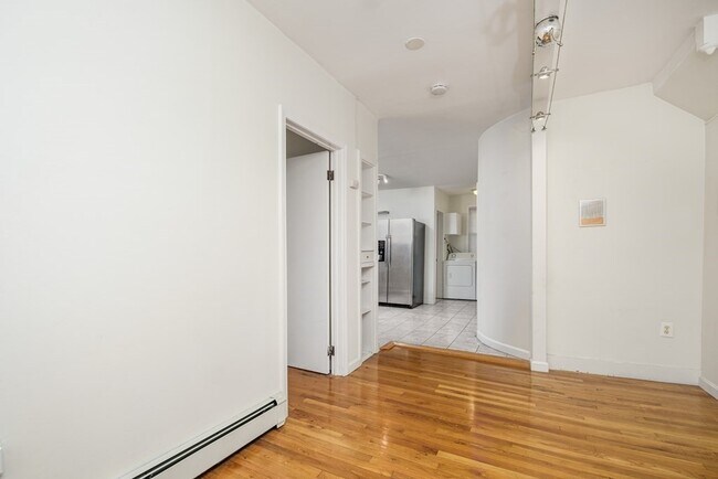 Building Photo - 289 Elm St