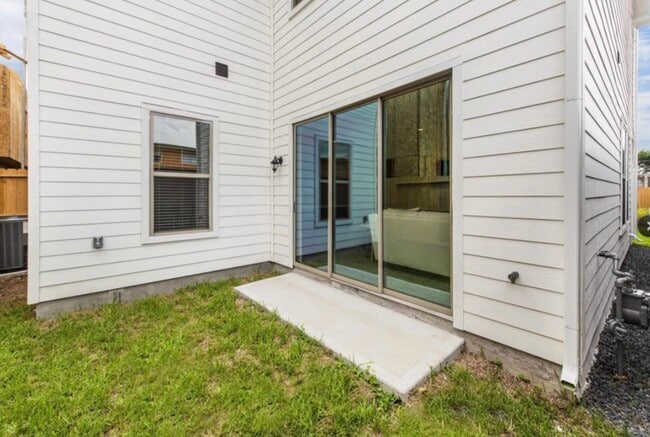 Foto del edificio - 1103 Fuschia Rd