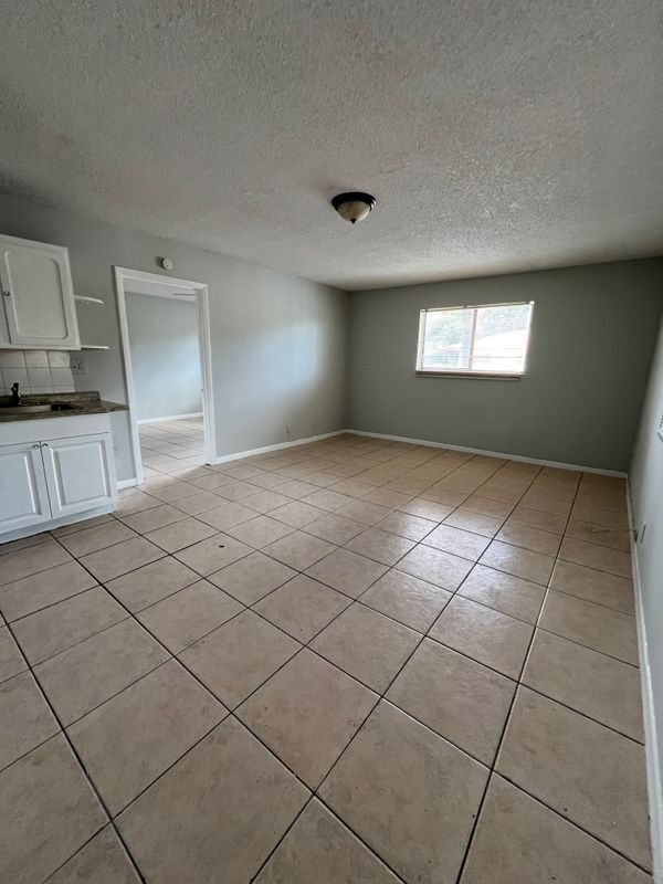 Building Photo - 2014 NW 43 Terrace
