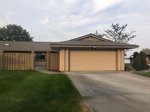 Building Photo - 807 Westshore Dr NE