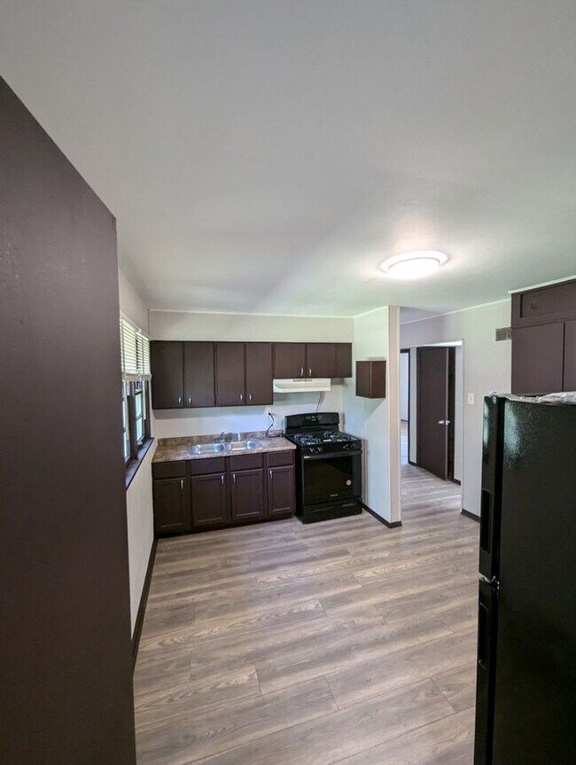 Building Photo - Wander Into Your Dream Home on Walker!