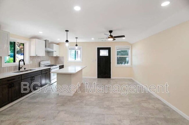 Building Photo - 2807 Sabral Cir
