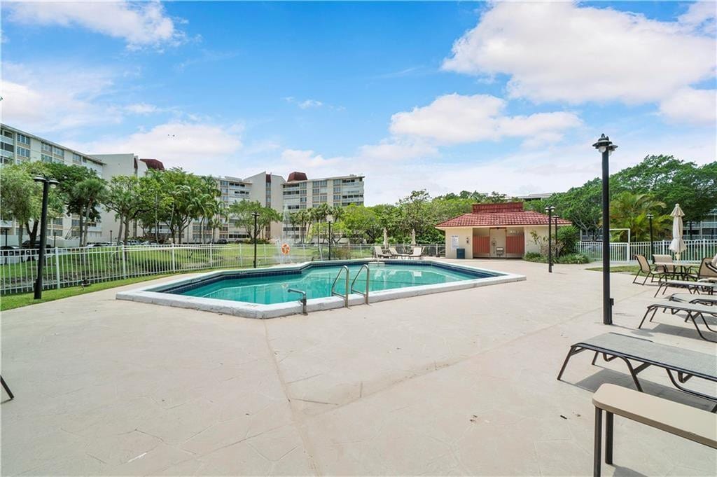 Foto del edificio - 7081 Environ Blvd