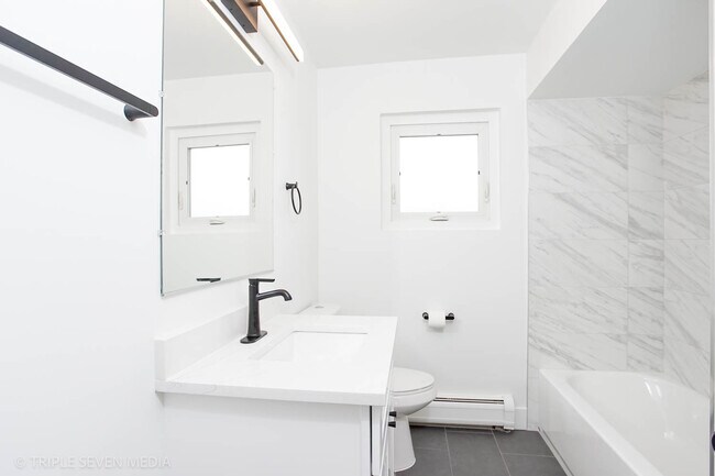 Foto del edificio - 16W621 56th St