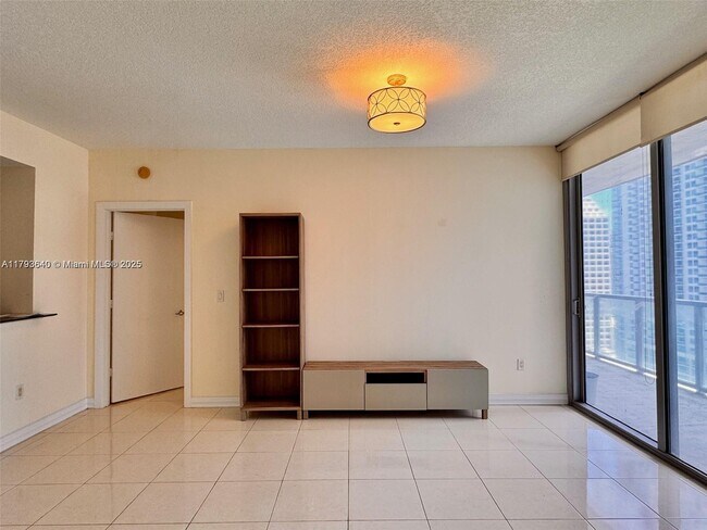 Building Photo - 1060 Brickell Ave