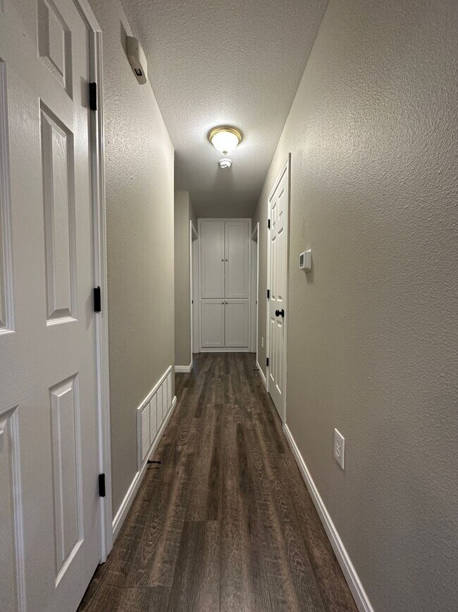 Building Photo - 3-Bedroom / 2-Bathroom House in Hewitt, Texas