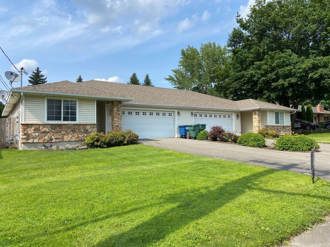 Foto principal - 505/517 E Hayden Ave