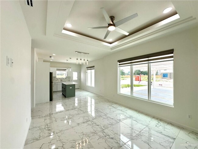 Building Photo - 14 E Viviana St