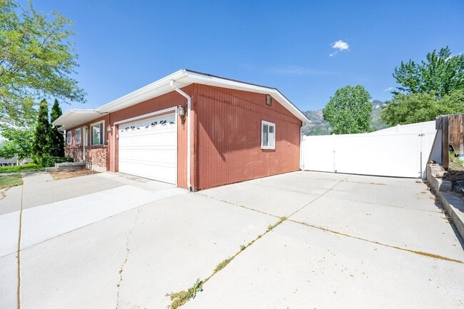 Building Photo - 9325 Quail Hollow Cir