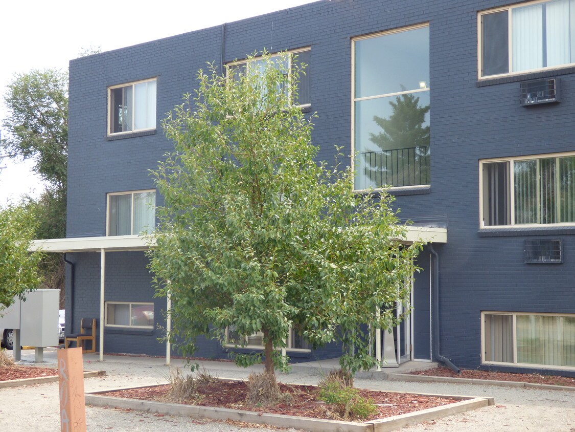 Primary Photo - 1400 W Mississippi Ave