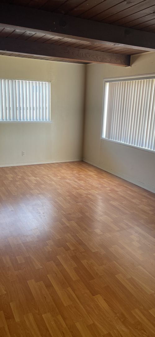 Building Photo - Fantastic 3 bedroom 1 bath