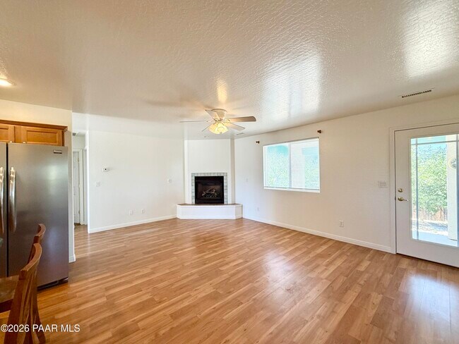 Foto del edificio - 1415 Lakeview Rd