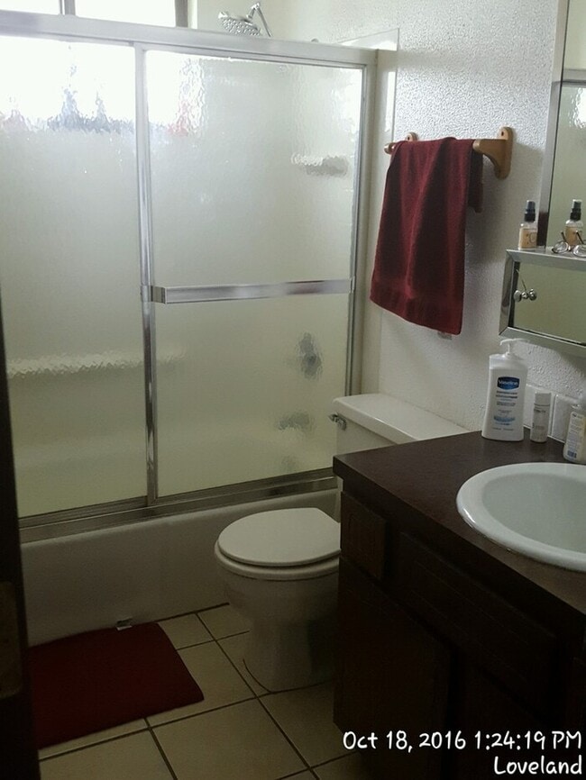 Building Photo - 2 Bedroom, 1 Bath Duplex with One Car Atta...