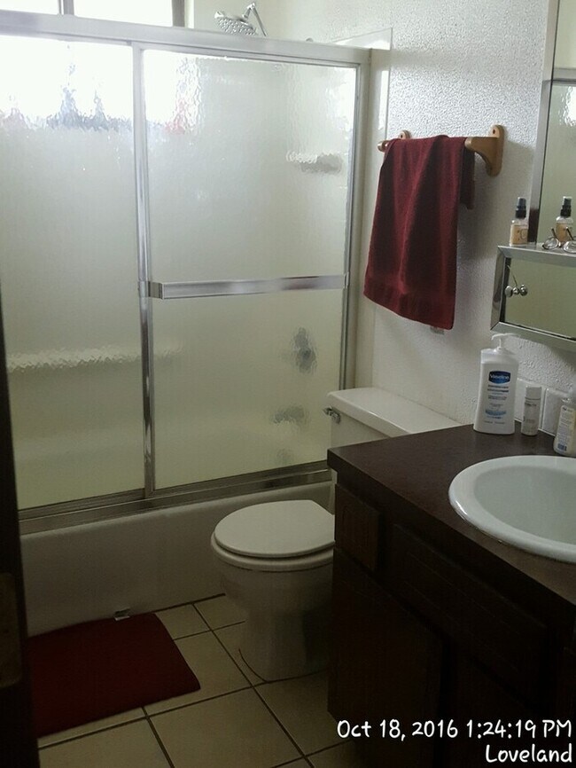Foto del edificio - 2 Bedroom, 1 Bath Duplex with One Car Atta...