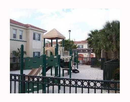 Foto del edificio - 2525 Centergate Dr