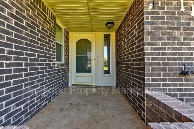 Building Photo - 1120 Kings Ct