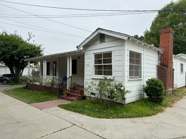 Building Photo - 719 W Longden Ave