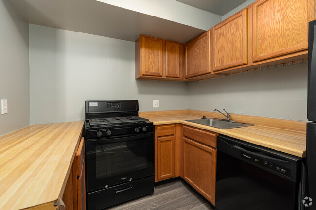 2BR 1BA 856SF - Woodington West Apartments