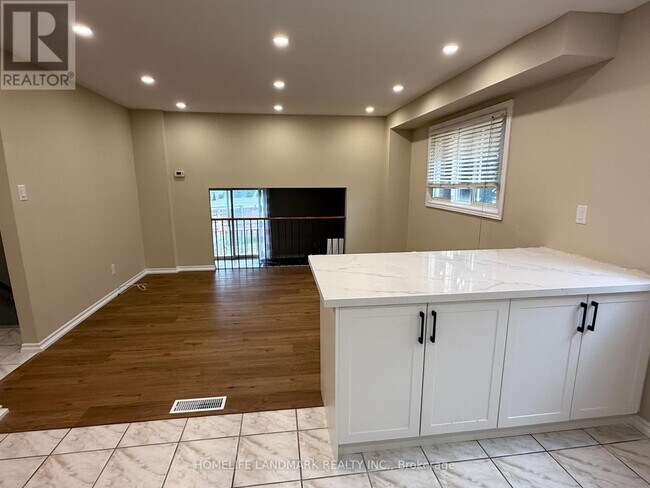 Building Photo - 594 Eiderdown Pl