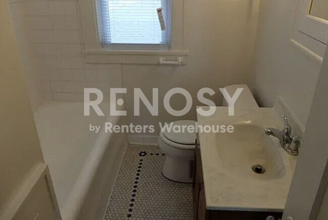 Foto del edificio - 2354 Benjamin St NE