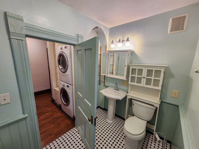 Building Photo - 829 Humboldt St