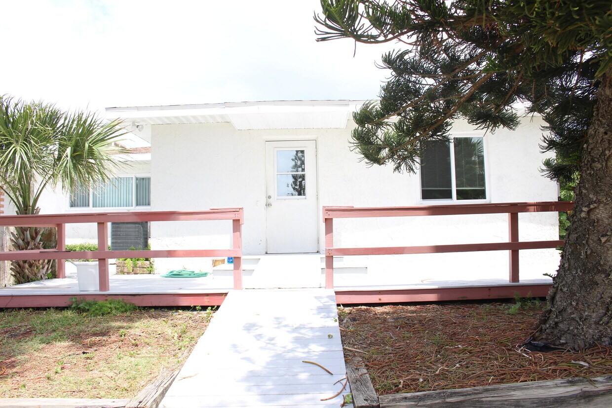 Foto principal - 1215 N Atlantic Ave
