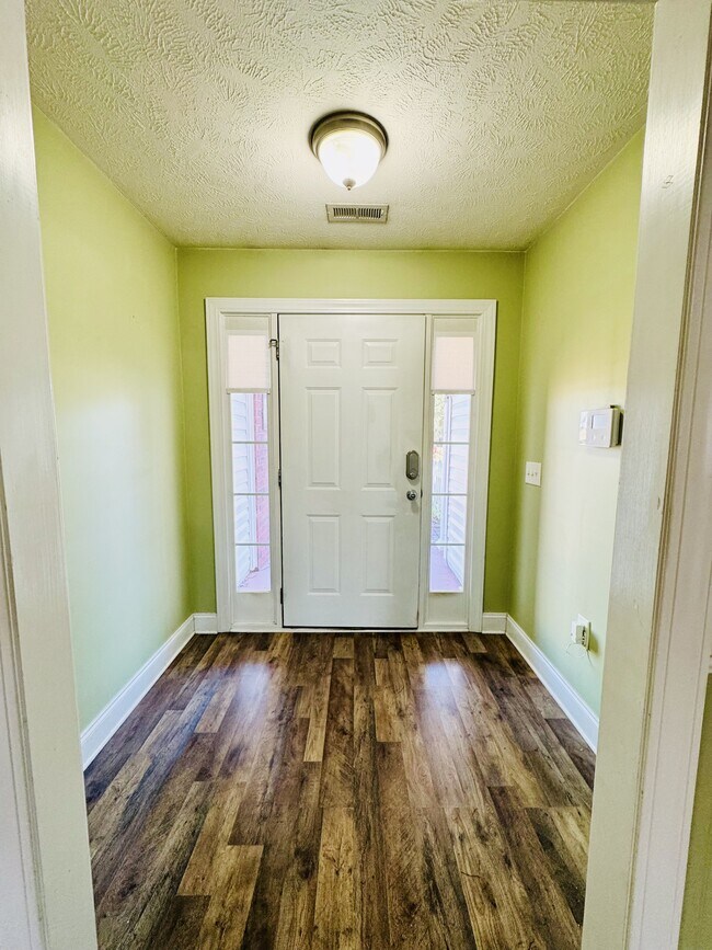 Foto del edificio - 932 Eaglet Cir