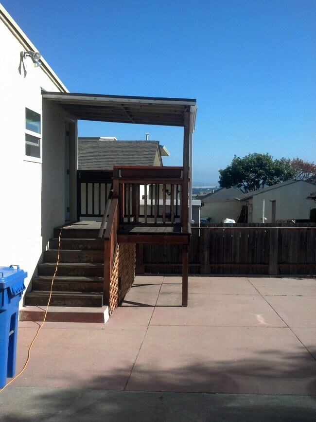Building Photo - 883 Hellam St