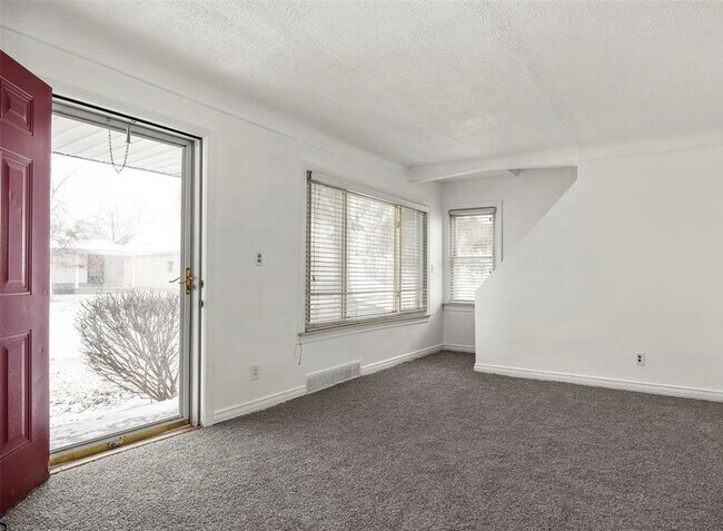 Foto del edificio - 24868 Grove Ave