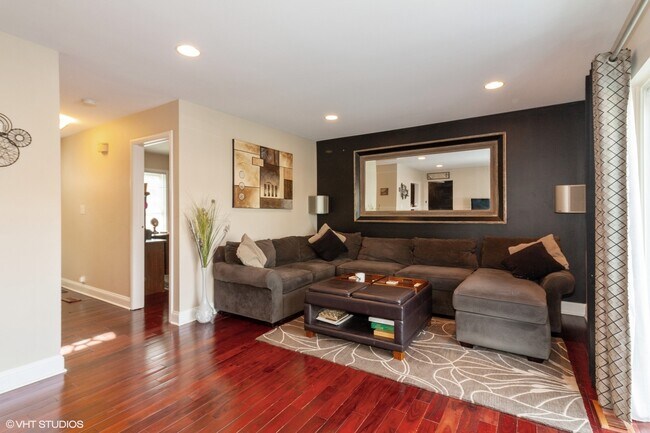 Foto del edificio - 17W764 Lowell Ln