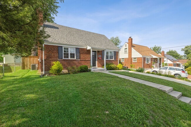 Building Photo - Amazingly Updated Cape Cod Just North of K...