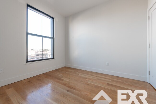 Foto del edificio - 5527 Myrtle Ave