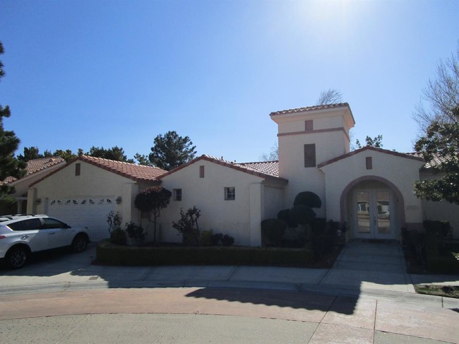 Building Photo - 11396 Country Club Dr