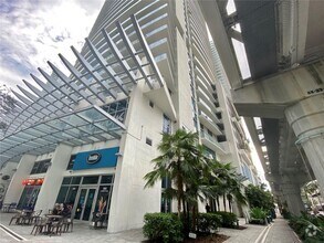 Building Photo - 1100S S Miami Ave